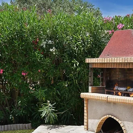 Villa Sleeps 7 Pool Air Con Wifi