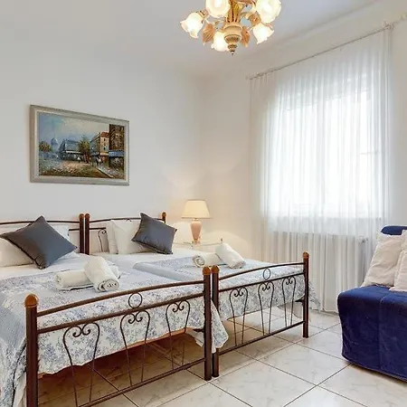 Sleeps 7 Pool Air Con Wifi * Kaligata