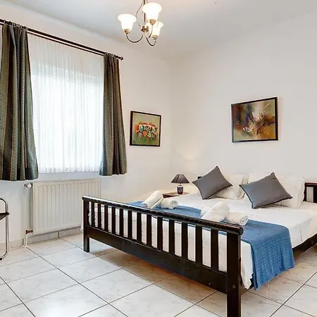 Sleeps 7 Pool Air Con Wifi *